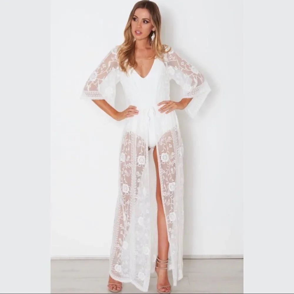✨2xHP✨White Fox Boutique Mesh Kimono✨